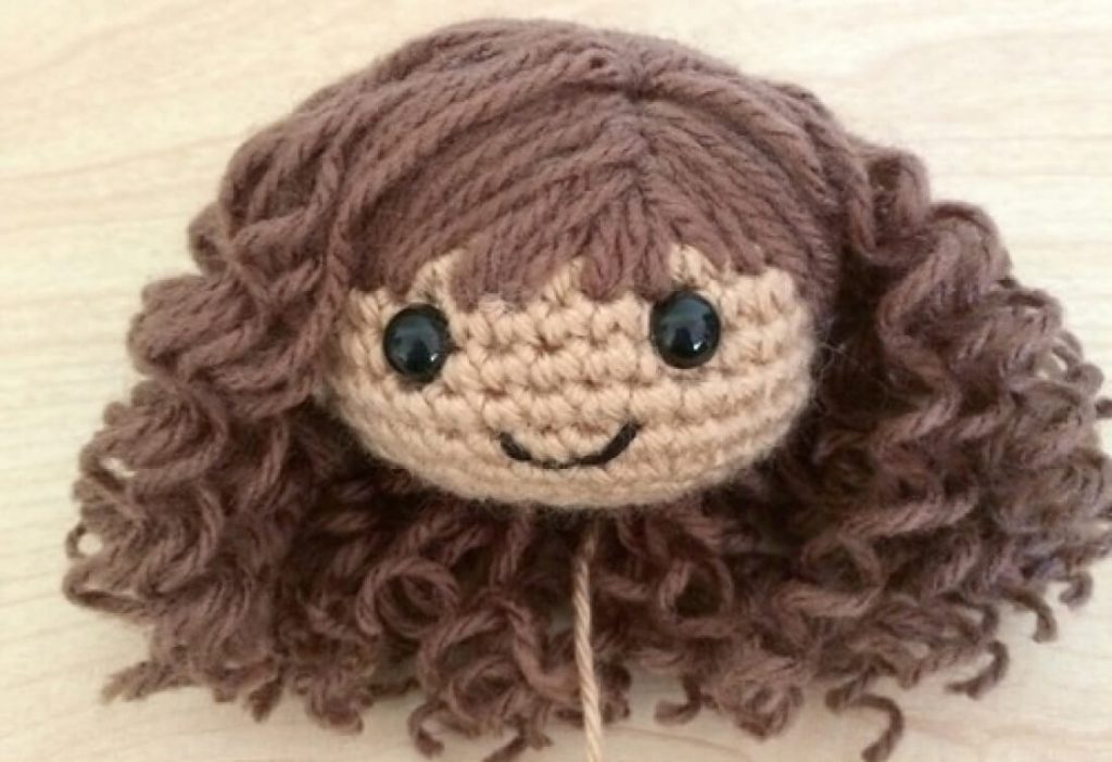 How to make curly doll hair with yarn for your amigurumi 53stitches